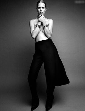 Anna Ewers