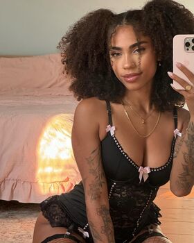 leahhalton_