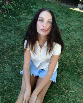 Maddie Ziegler Nude Leaks OnlyFans Photo 860