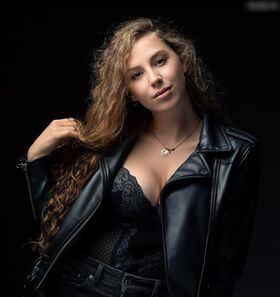 Molly Sue Horn
