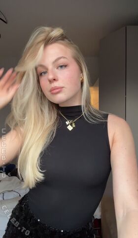 Vallixpauline Nude Leaks OnlyFans Photo 565