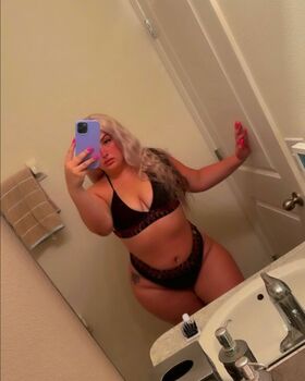WhiteGirlRoseee