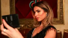 سوشل میڈیا انفلوئنسر ڈیبرا لیا